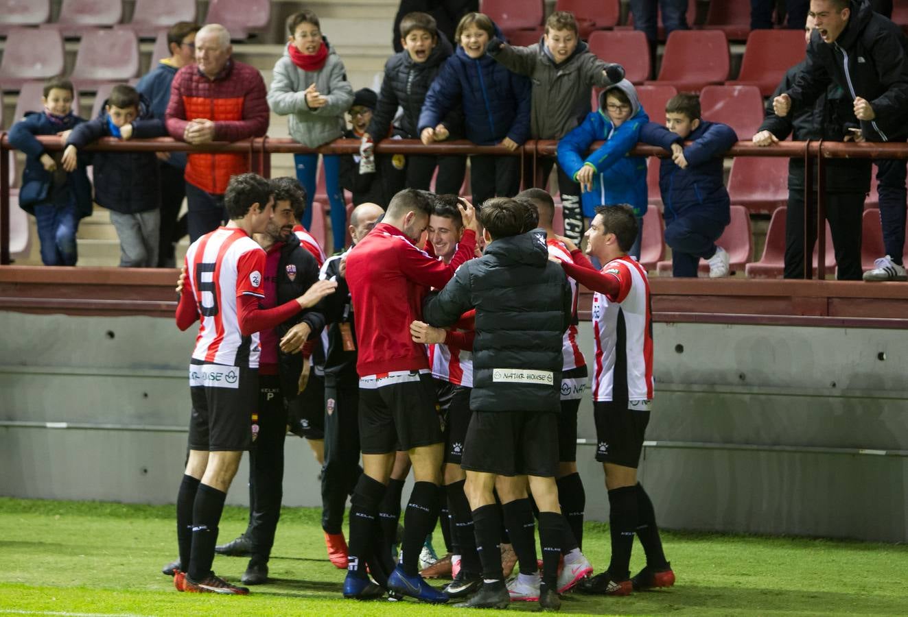 Imágenes del encuentro disputado en Las Gaunas entre el UD Logroñés y el Langreo.