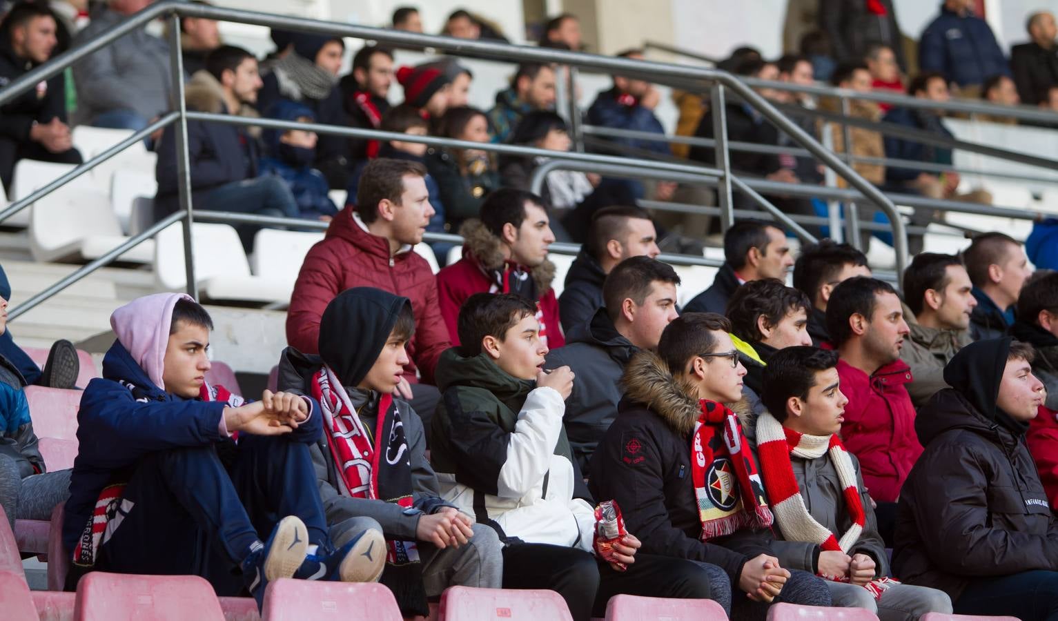 Imágenes del encuentro disputado en Las Gaunas entre el UD Logroñés y el Langreo.