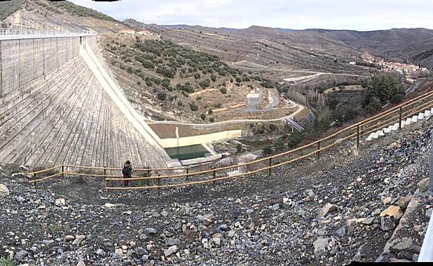 La presa de Enciso, este martes por la mañana.