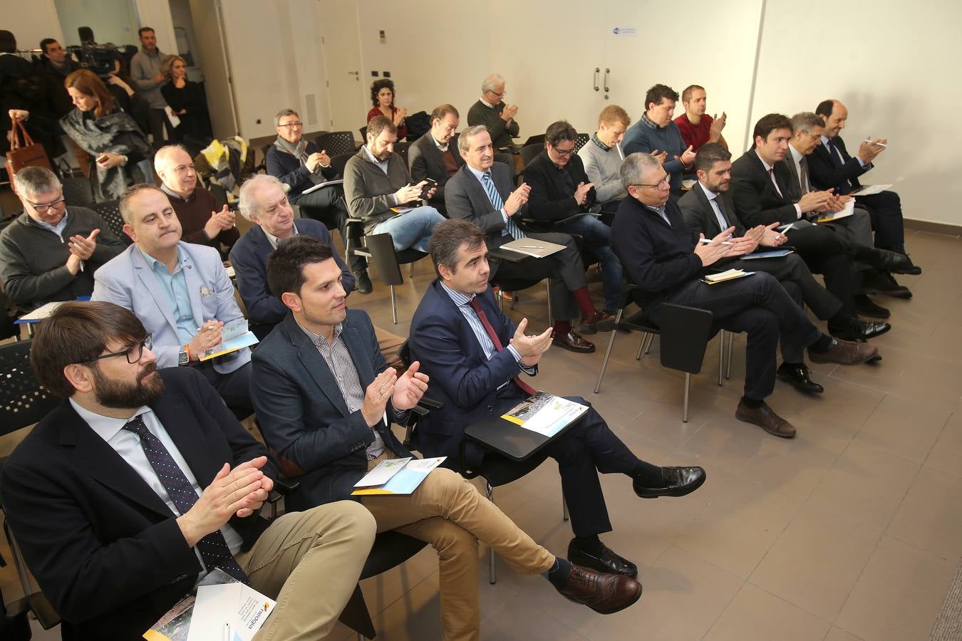 Fotos: Mesa redonda sobre Calidad del aire y movilidad sostenible, organizada por Naturgy