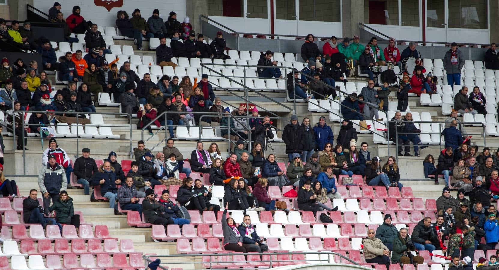 Fotos: El EDF Logroño vence al Espanyol en Las Gaunas