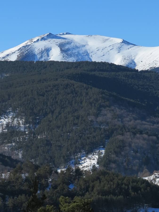 Después de un fin de semana de nieve y frío, El Rasillo comienza la semana con sol y deja unas preciosas imágenes