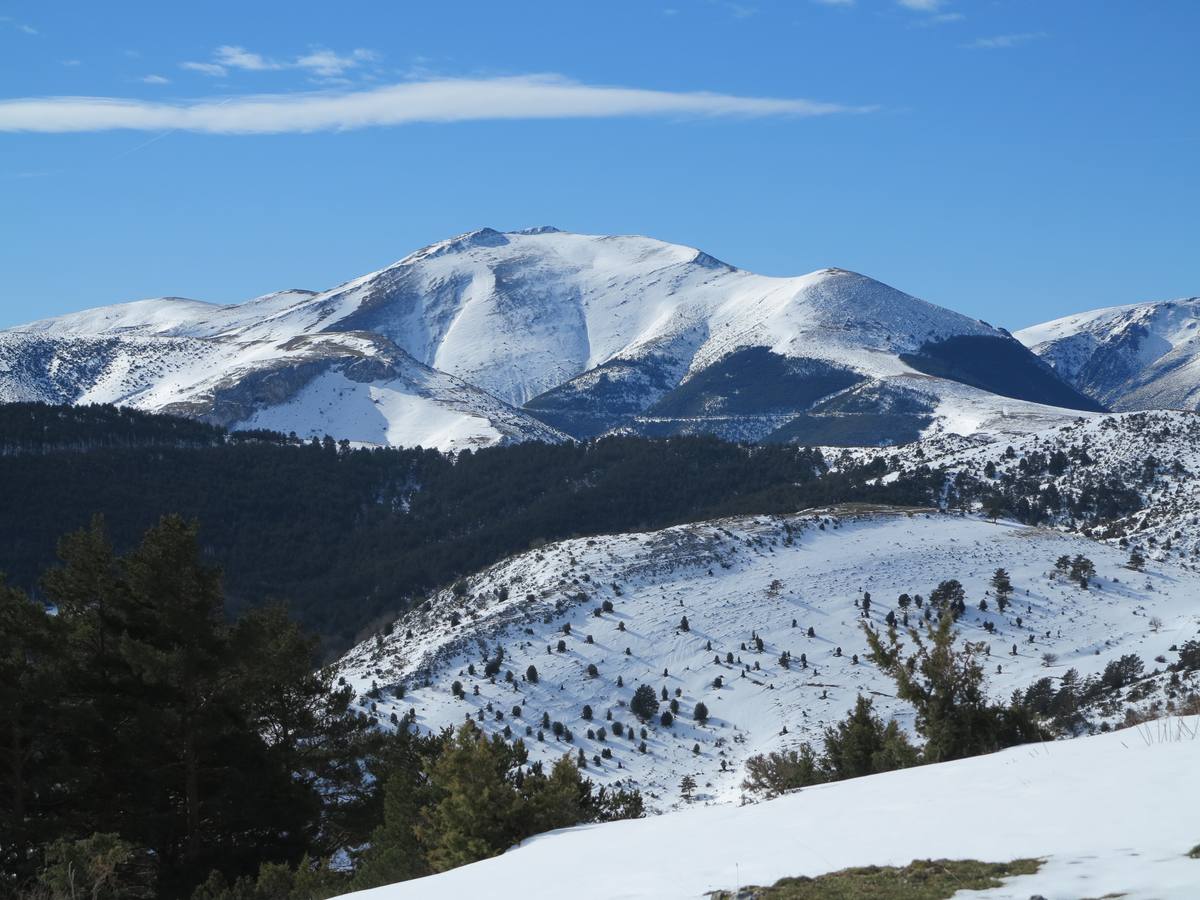 Después de un fin de semana de nieve y frío, El Rasillo comienza la semana con sol y deja unas preciosas imágenes