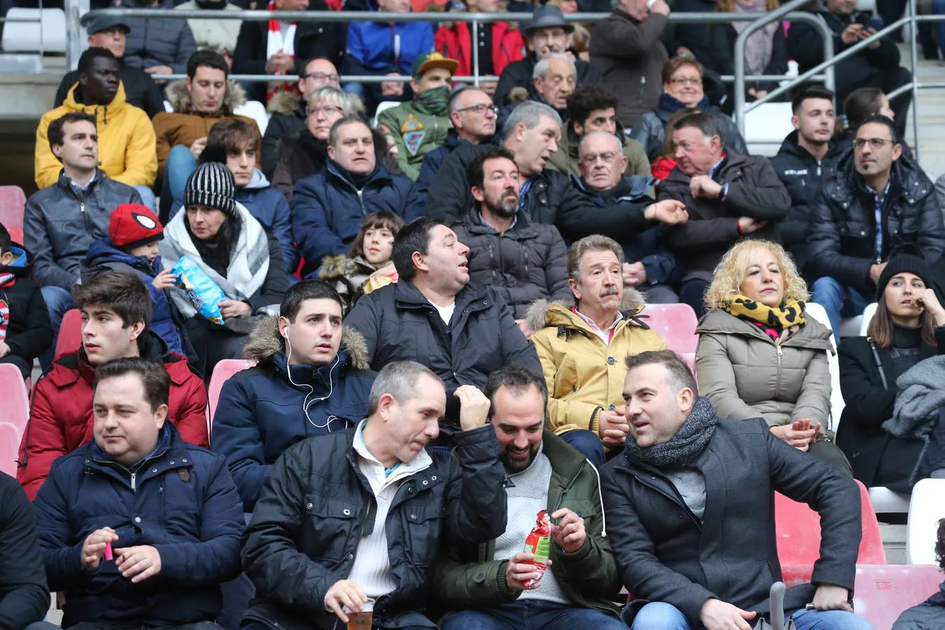 Fotos: El derbi riojano: el ambiente en Las Gaunas