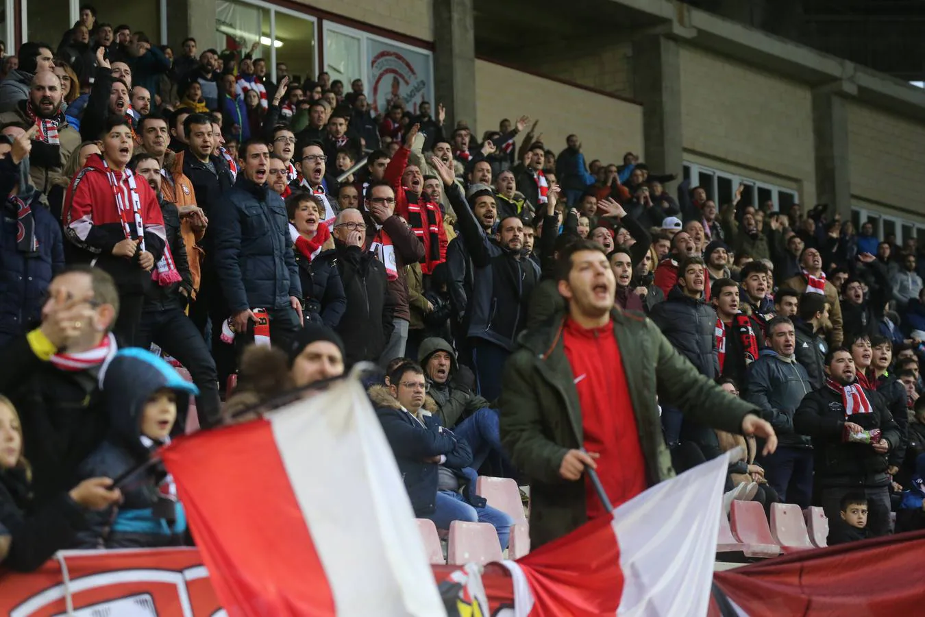 Fotos: El derbi riojano: el ambiente en Las Gaunas