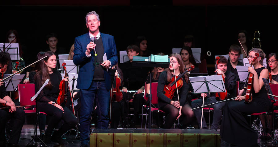 La Joven Orquesta de la Universidad de La Rioja (UR), bajo la batuta de Jesús Ubis, ofreció el sábado un concierto titulado 'Exotismo y Folklore en la Zarzuela', en el auditorio municipal de Logroño.