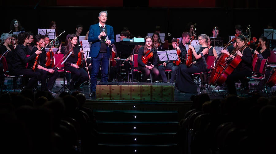 La Joven Orquesta de la Universidad de La Rioja (UR), bajo la batuta de Jesús Ubis, ofreció el sábado un concierto titulado 'Exotismo y Folklore en la Zarzuela', en el auditorio municipal de Logroño.