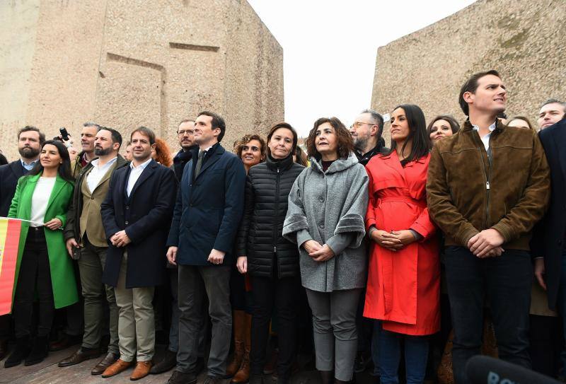 PP, Ciudadanos y Vox concentran a miles de manifestantes en la Plaza de Colón