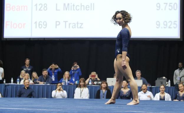 Katelyn Ohashi, durante un ejercicio de suelo.