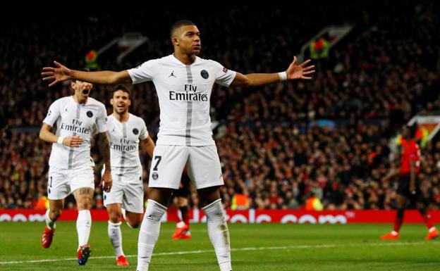 Mbappé celebra su gol al United.