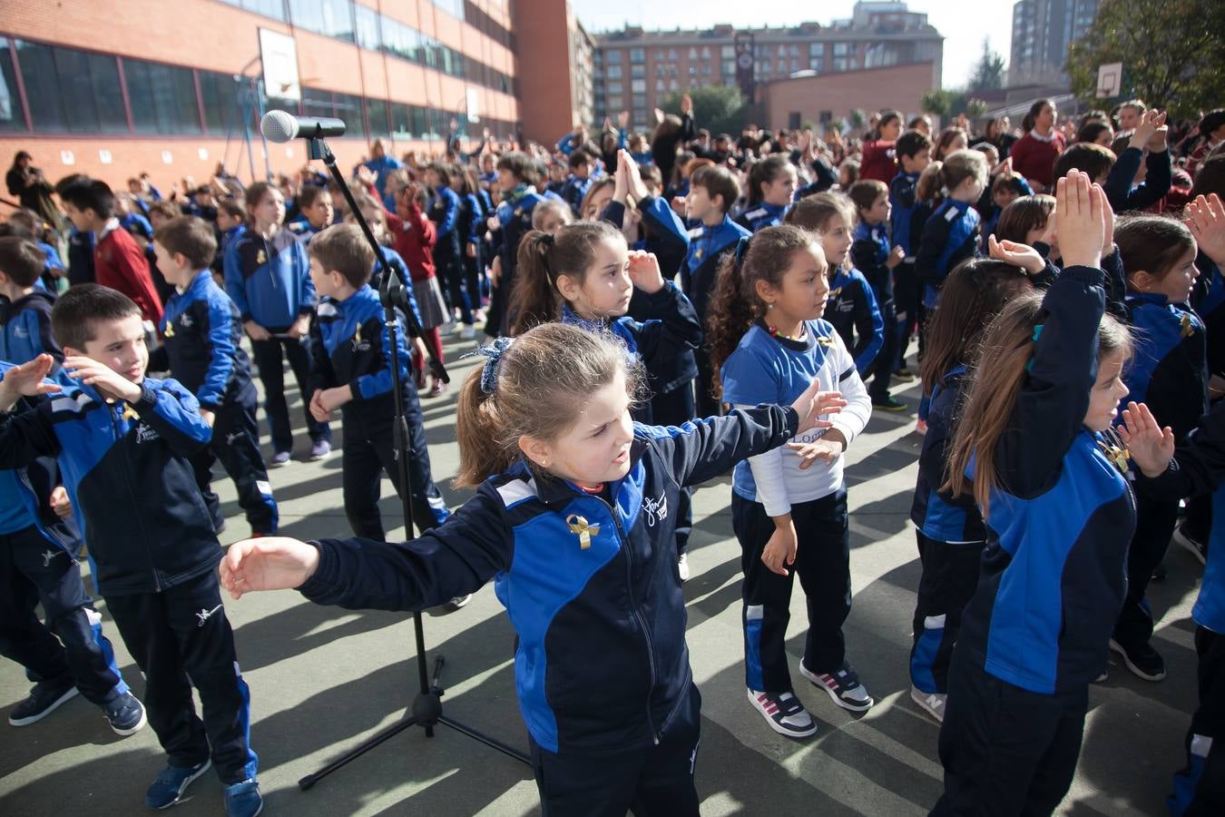 Fotos: Actos del Día Internacional del Cáncer Infantil en Jesuítas de Logroño