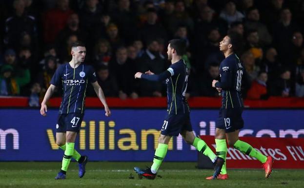 Phil Foden celebrando uno de sus dos goles.