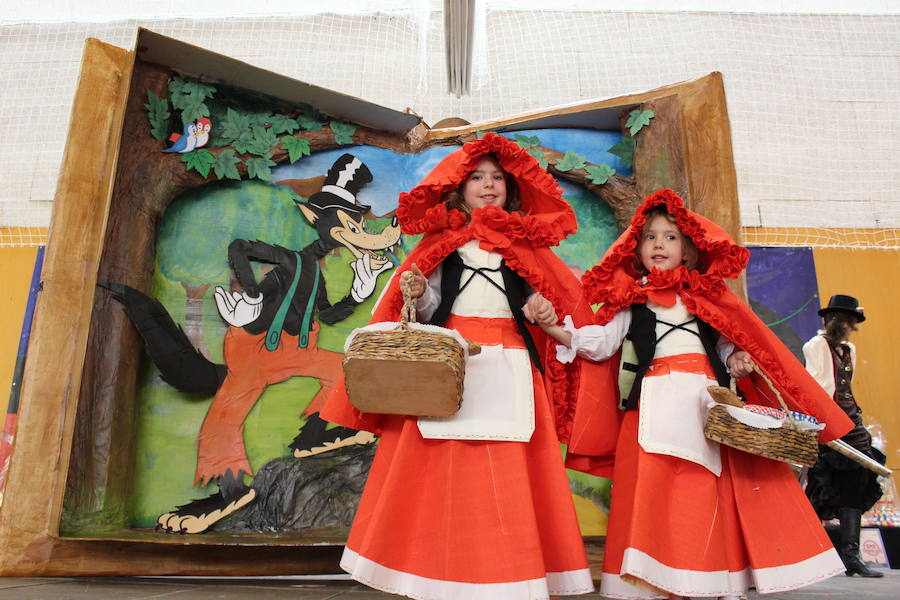 Veintitrés niños en la categoría individual y parejas y sesenta y dos en grupos participaron en el Carnaval de papel