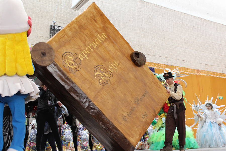 Veintitrés niños en la categoría individual y parejas y sesenta y dos en grupos participaron en el Carnaval de papel