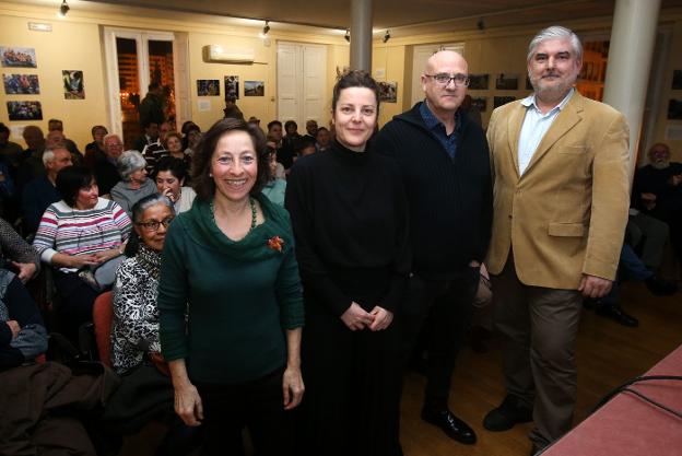 Yolanda Sáenz (vecina), Raquel, del foro del Casco Antiguo, Jesús González (arquitecto) y Juan Nieto (propietario vivienda de alquiler). :: 