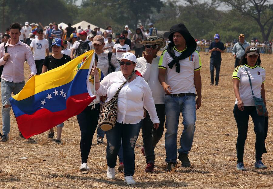 Miles de personas se reúnen en Cútcuta (Colombia), para el multitudinario concierto a favor del envío de ayuda humanitaria a Venezuela.