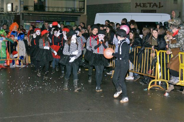 Un momento del desfile de disfraces de la pasada edición del Carnaval de Nájera. :: F. D.