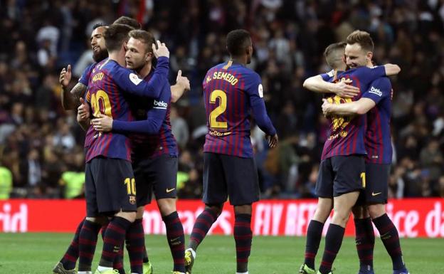 Los futbolistas del Barcelona celebran el pase a la final de Copa. 