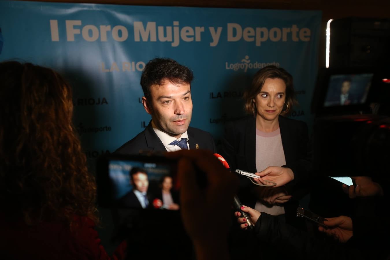 El Ayuntamiento de Logroño ha constituido el Observatorio Mujer y Deporte que nace para impulsar programas y estrategias que potencien el deporte femenino y, así, avanzar en la igualdad en la sociedad. La alcaldesa de Logroño, Concepción Gamarra, ha presentado este Observatorio en el marco del I Foro Mujer y Deporte, organizado por Diario LA RIOJA y promovido por , un espacio de reflexión sobre la situación del deporte en el que participan representantes de diferentes instituciones y al que han acudido diferentes deportistas de élite.