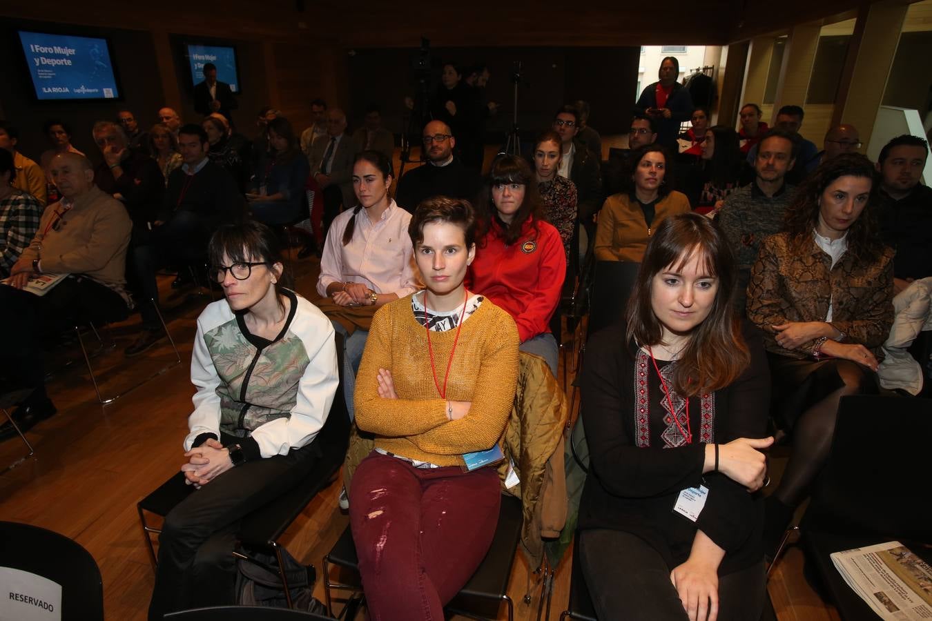 El Ayuntamiento de Logroño ha constituido el Observatorio Mujer y Deporte que nace para impulsar programas y estrategias que potencien el deporte femenino y, así, avanzar en la igualdad en la sociedad. La alcaldesa de Logroño, Concepción Gamarra, ha presentado este Observatorio en el marco del I Foro Mujer y Deporte, organizado por Diario LA RIOJA y promovido por , un espacio de reflexión sobre la situación del deporte en el que participan representantes de diferentes instituciones y al que han acudido diferentes deportistas de élite.