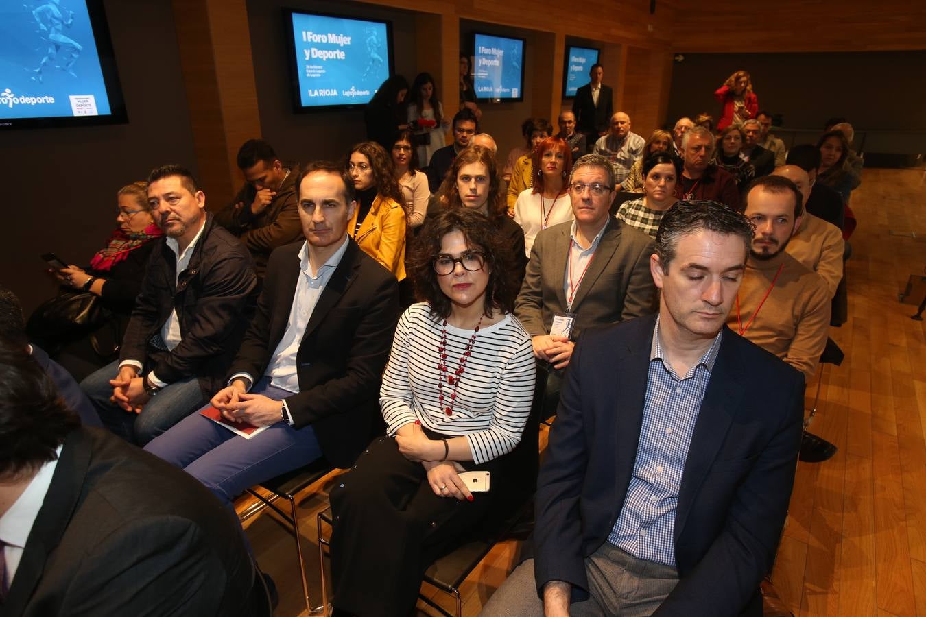 El Ayuntamiento de Logroño ha constituido el Observatorio Mujer y Deporte que nace para impulsar programas y estrategias que potencien el deporte femenino y, así, avanzar en la igualdad en la sociedad. La alcaldesa de Logroño, Concepción Gamarra, ha presentado este Observatorio en el marco del I Foro Mujer y Deporte, organizado por Diario LA RIOJA y promovido por , un espacio de reflexión sobre la situación del deporte en el que participan representantes de diferentes instituciones y al que han acudido diferentes deportistas de élite.