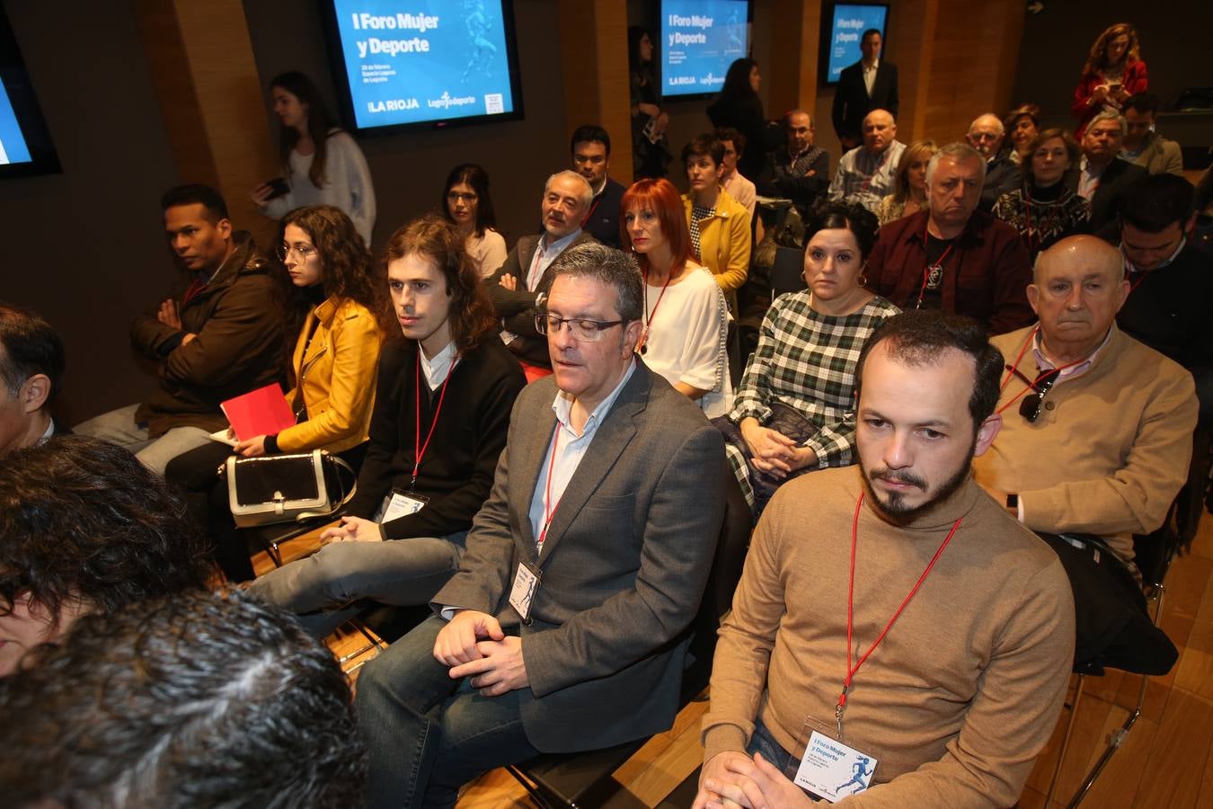 El Ayuntamiento de Logroño ha constituido el Observatorio Mujer y Deporte que nace para impulsar programas y estrategias que potencien el deporte femenino y, así, avanzar en la igualdad en la sociedad. La alcaldesa de Logroño, Concepción Gamarra, ha presentado este Observatorio en el marco del I Foro Mujer y Deporte, organizado por Diario LA RIOJA y promovido por , un espacio de reflexión sobre la situación del deporte en el que participan representantes de diferentes instituciones y al que han acudido diferentes deportistas de élite.