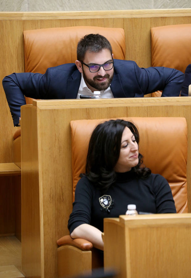 Imágenes de la sesión plenaria del Parlamento de La Rioja en la que PP y Cs han tumbado la propuesta socialista para la gratuidad educativa de 0 a 3 años