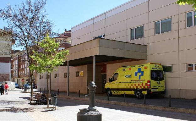 Una ambulancia en el centro de salud de Nájera en una fotografía de archivo. 