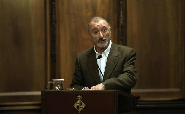 Arturo Pérez-Reverte. 