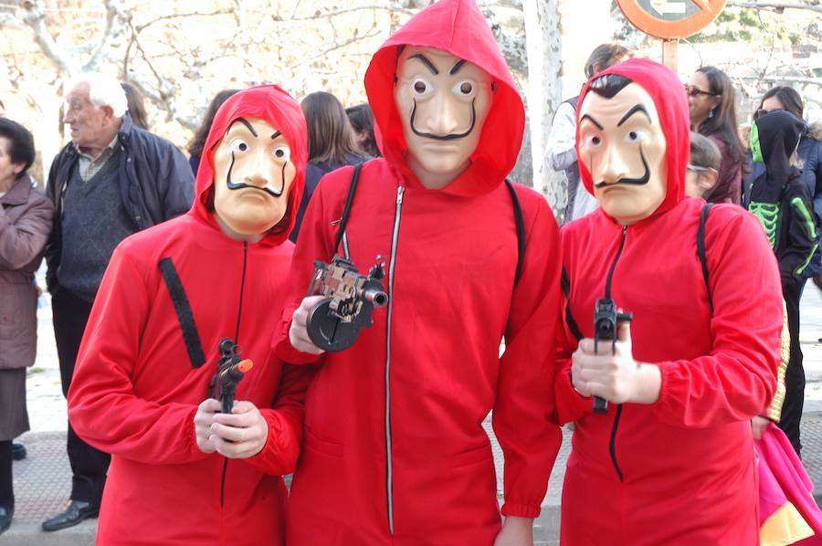 Imaginación y participación. Los carnavales de Cervera merecen una visita como se puede ver en las imágenes.