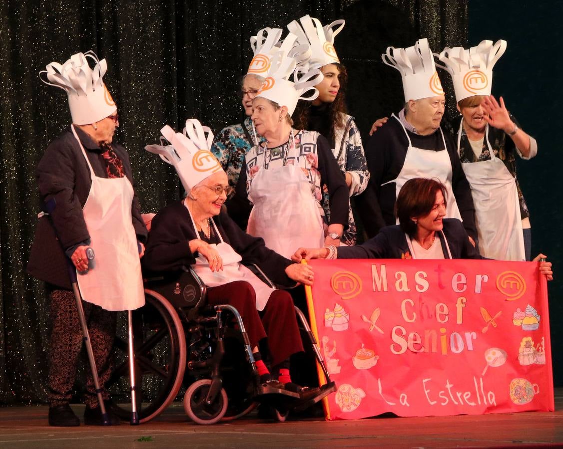 Los mayores de Logroño también disfrutan con el Carnaval en su tradicional cita en el l polideportivo de Las Gaunas