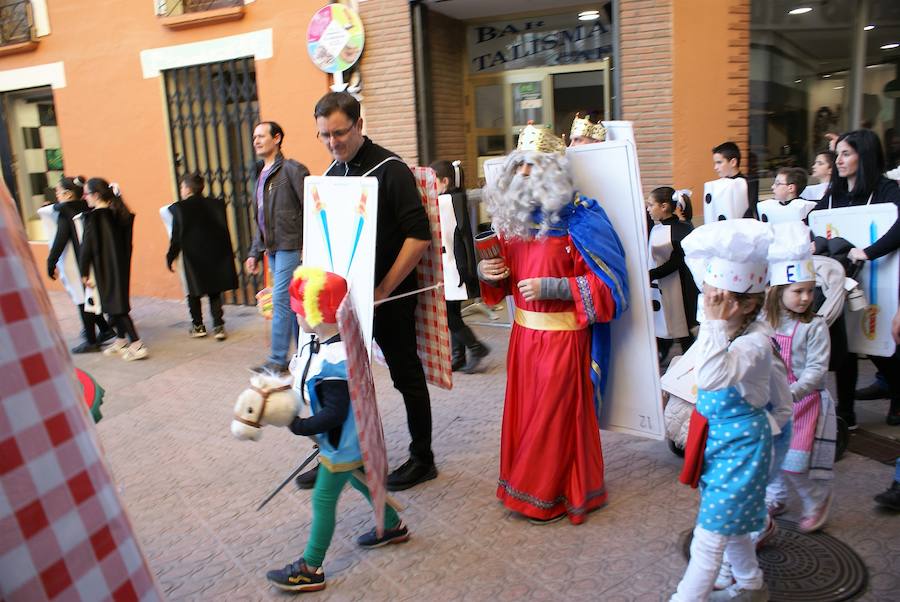 El desfile puso color a las calles najerenses. Mayores y pequeños dieron rinda suelta a su imaginación.