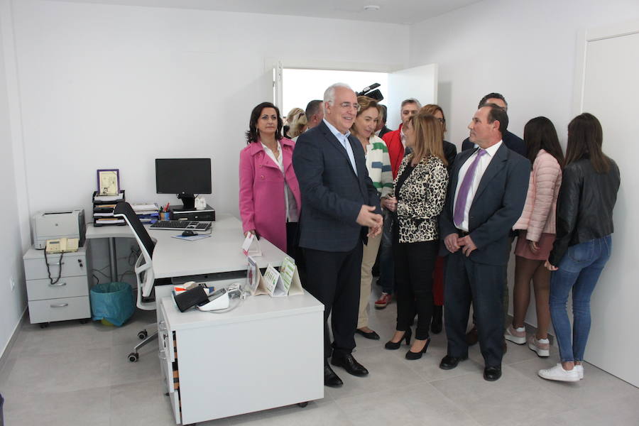 Con una inversión de 154.000 euros del Gobierno regional, Herce estrenó ayer nuevo consultorio. El acto estuvo presidido por José Ignacio Ceniceros.