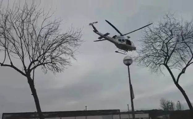 Evacuado en helicóptero un ciclista que se había caído en una senda de Torrecilla