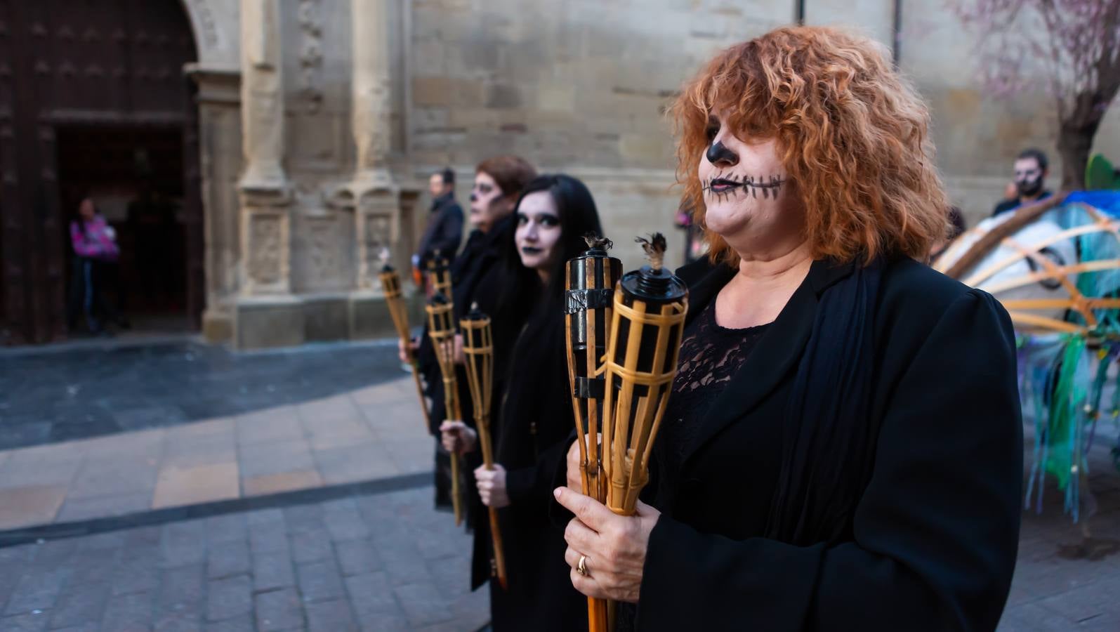 El Carnaval finaliza en Logroño con la Quema en la Plaza del Mercado, donde no faltó el concurso de lloros entre el público