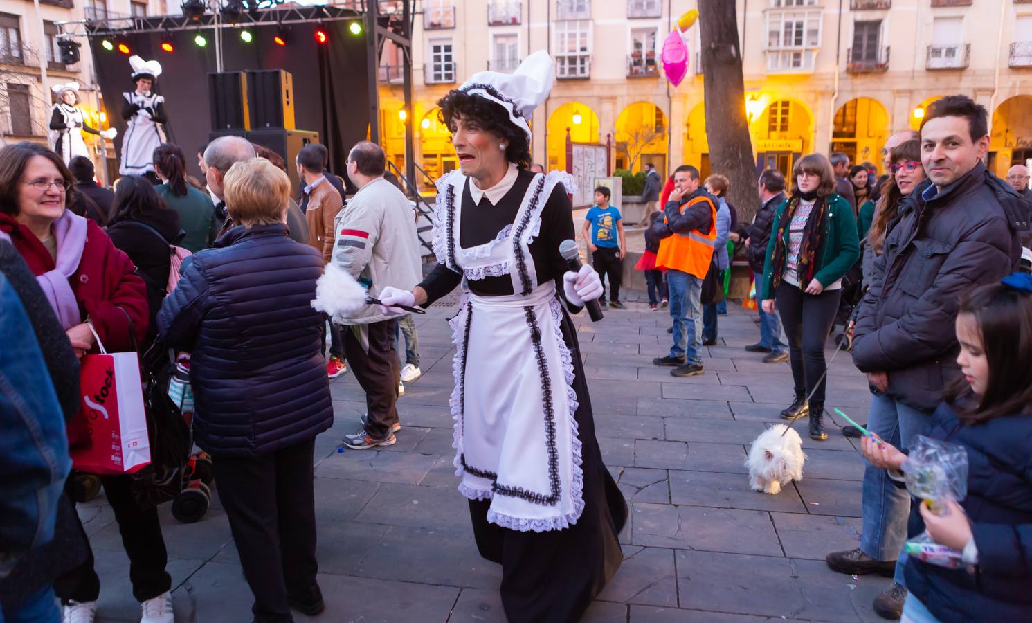 El Carnaval finaliza en Logroño con la Quema en la Plaza del Mercado, donde no faltó el concurso de lloros entre el público