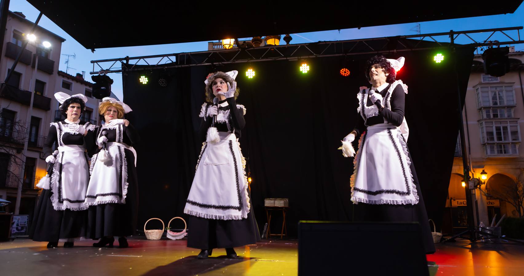 El Carnaval finaliza en Logroño con la Quema en la Plaza del Mercado, donde no faltó el concurso de lloros entre el público