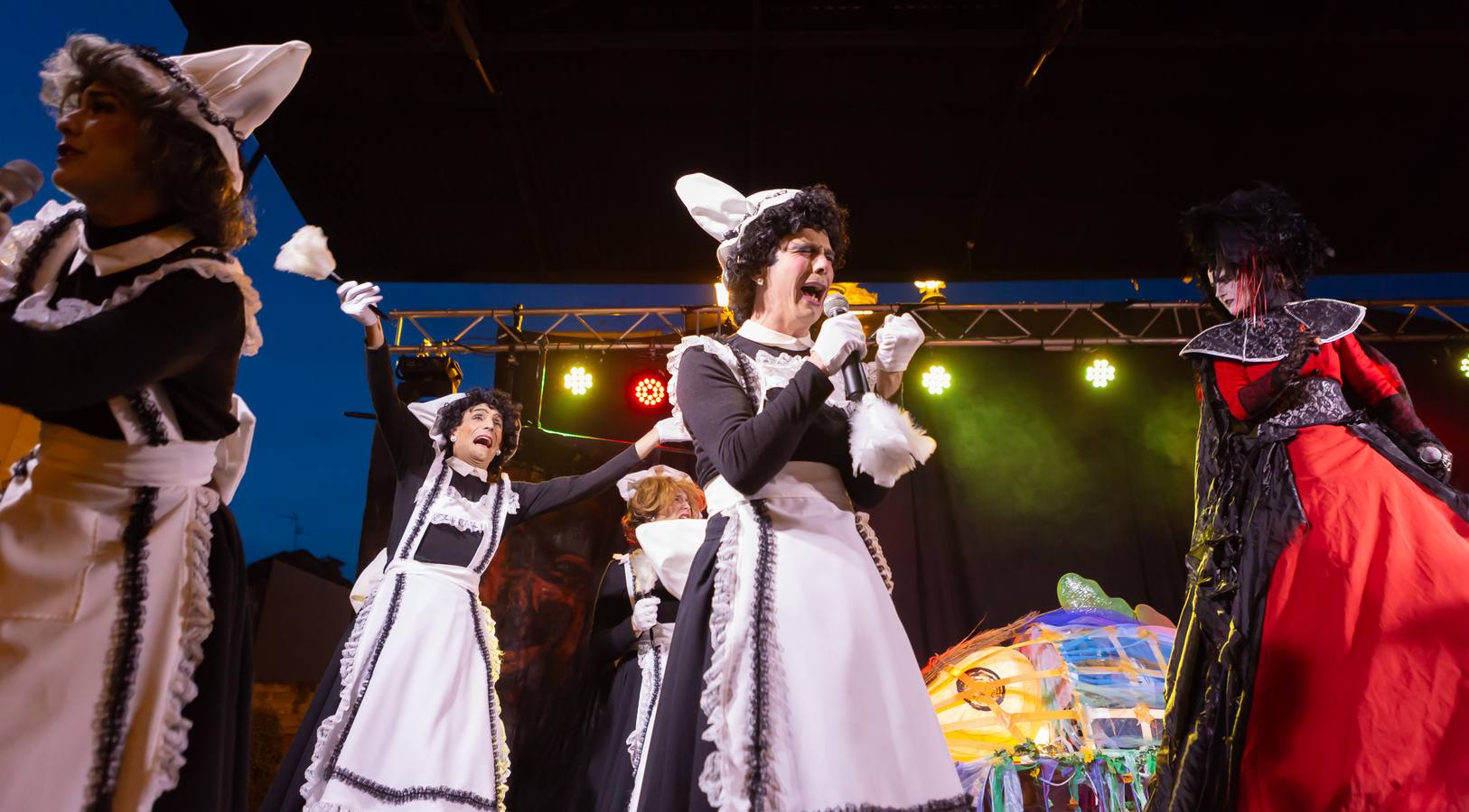 El Carnaval finaliza en Logroño con la Quema en la Plaza del Mercado, donde no faltó el concurso de lloros entre el público