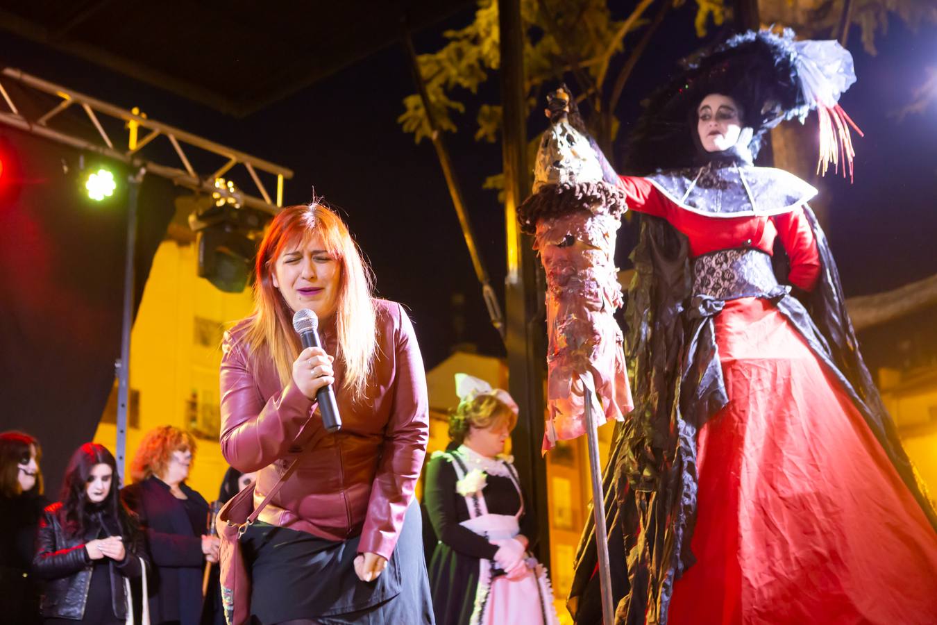 El Carnaval finaliza en Logroño con la Quema en la Plaza del Mercado, donde no faltó el concurso de lloros entre el público