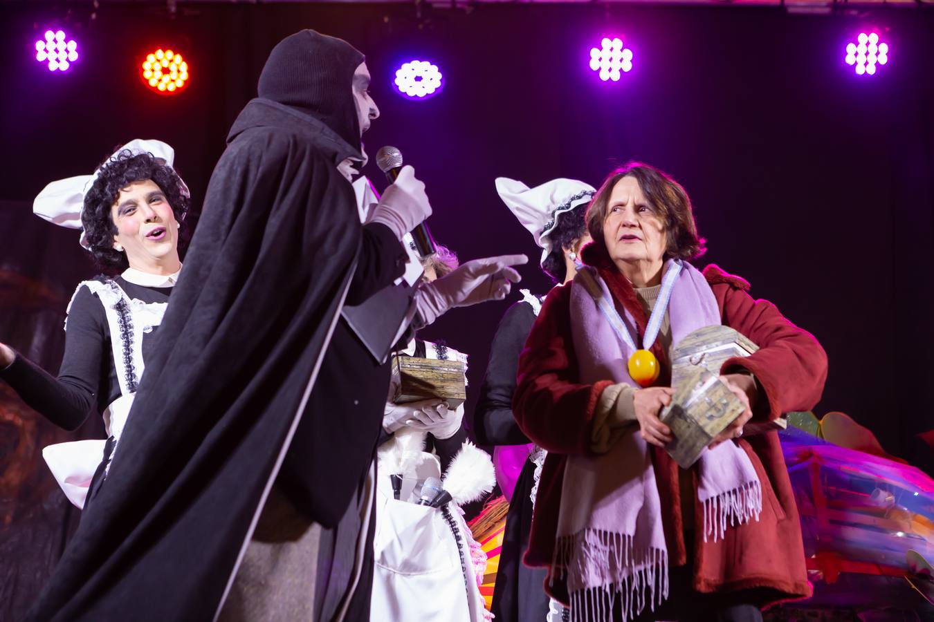 El Carnaval finaliza en Logroño con la Quema en la Plaza del Mercado, donde no faltó el concurso de lloros entre el público