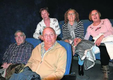 Imagen secundaria 1 - Arriba, Pilar, María José e Inés.. Abajo a la izquierda, Ana Matute, Cati Molero, Ada, Carmelo Antoñanzas y Pascual Solano. A la derecha, Silvia Calvo e Isabel Pérez.