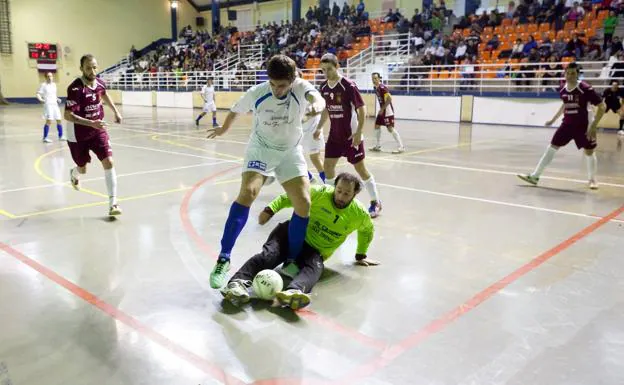 Un partido de fútbol sala entre el Fuenmayor y el Arnedo. 