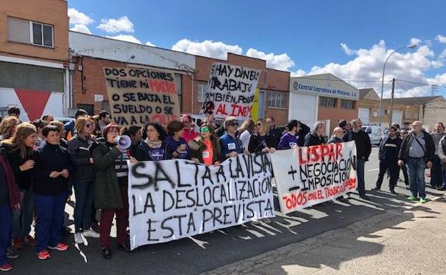Los trabajadores de Talleres Lispar se movilizan en contra de la reducción de plantilla en 43 trabajadores y de los salarios