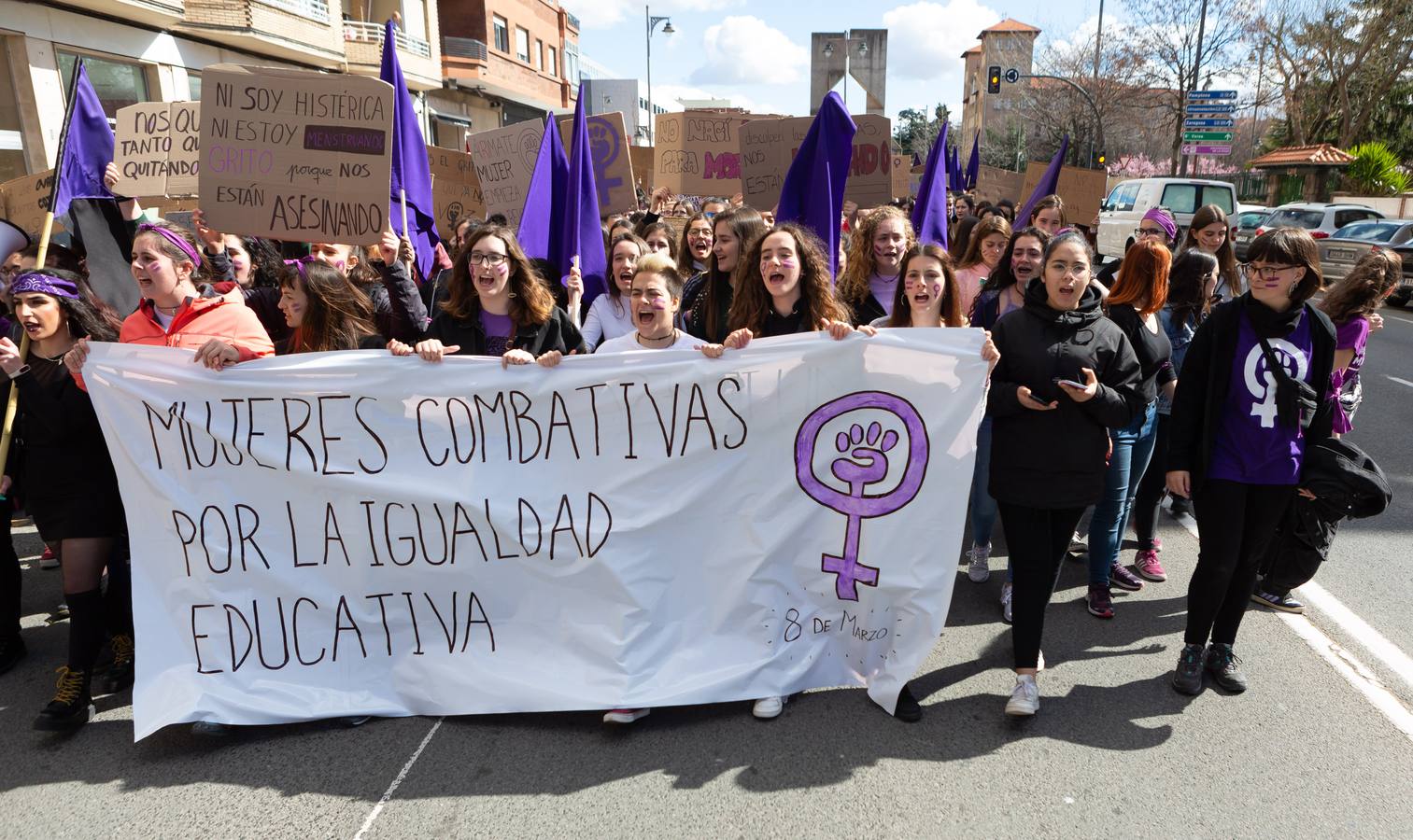 Fotos: Tres mil jóvenes participan en la manifestación estudiantil en el Día de la Mujer en Logroño