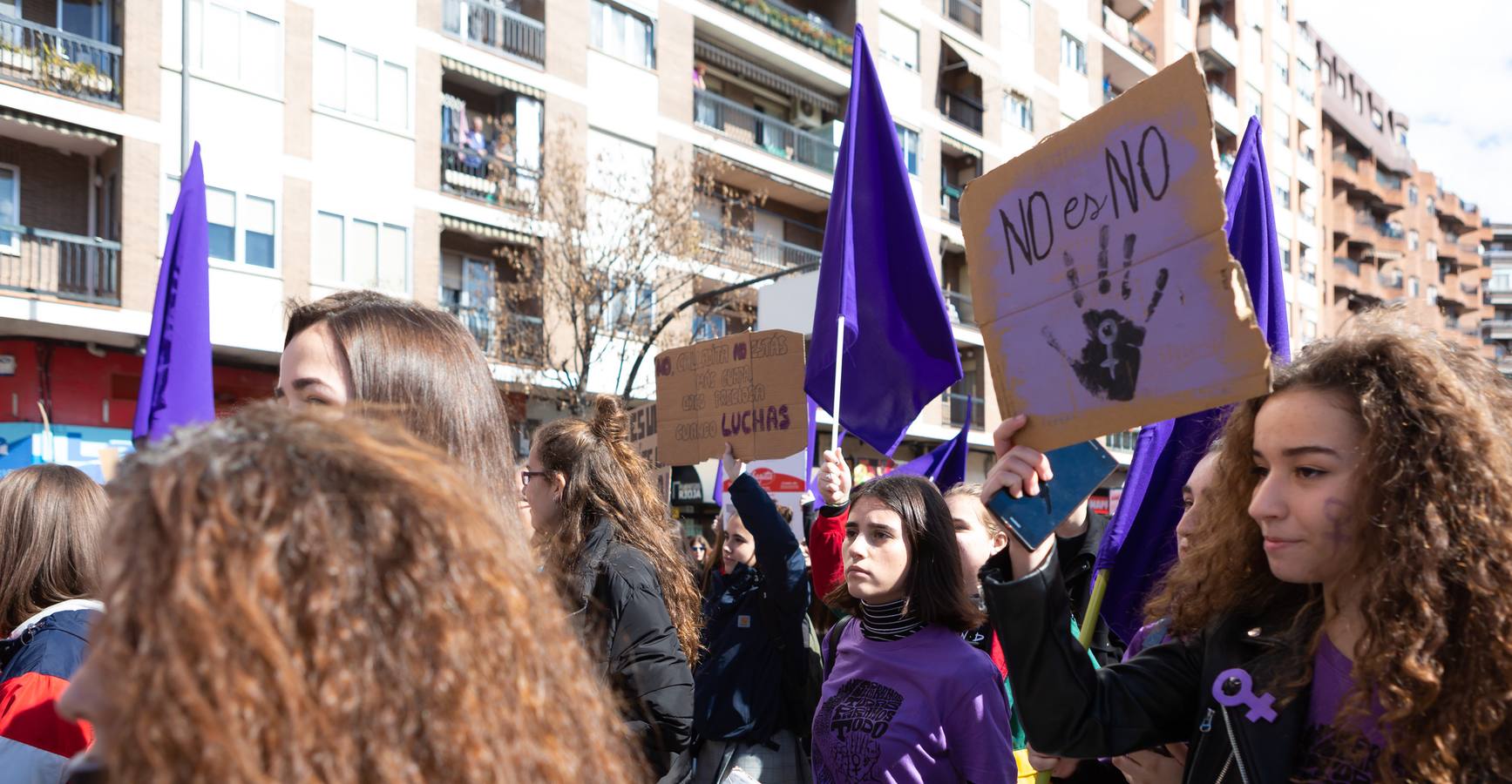 Fotos: Tres mil jóvenes participan en la manifestación estudiantil en el Día de la Mujer en Logroño