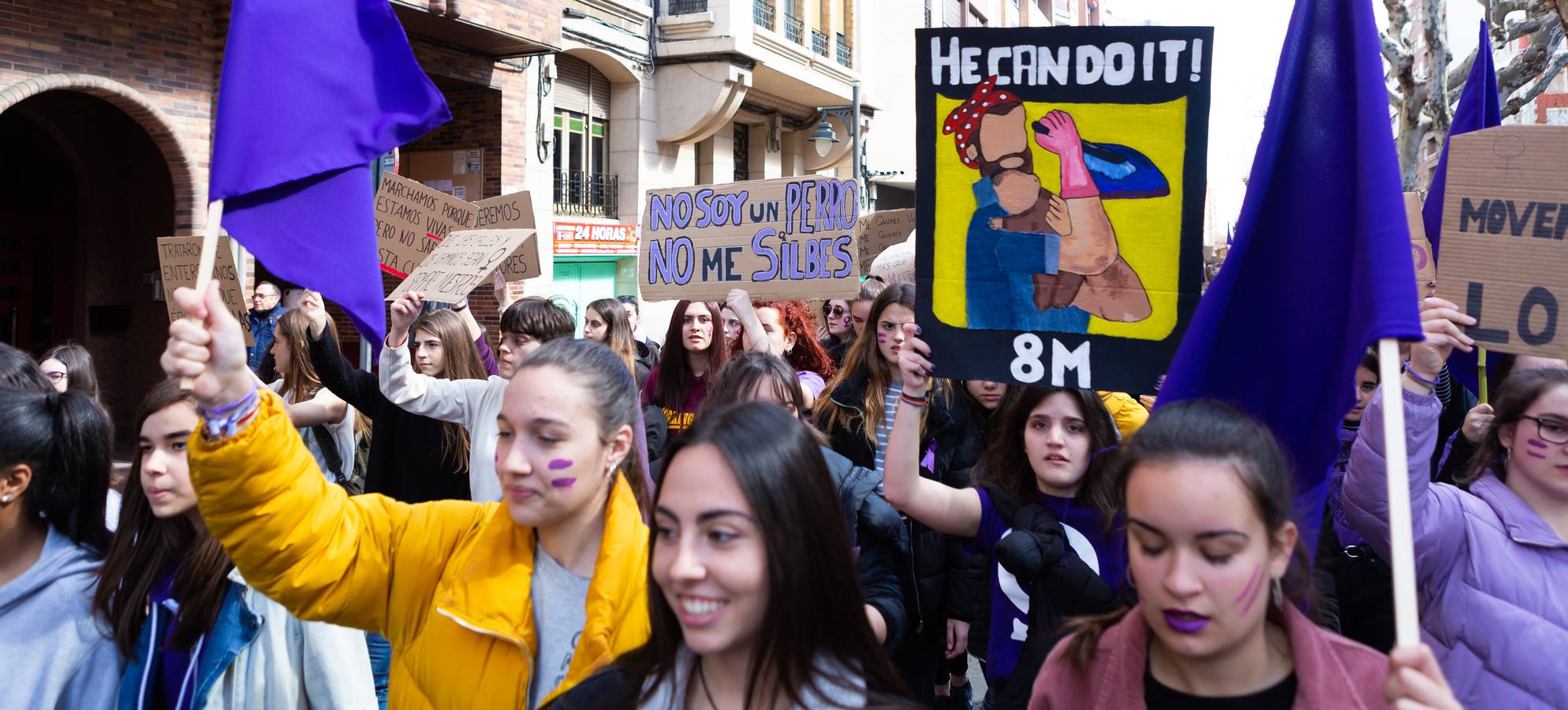 Fotos: Tres mil jóvenes participan en la manifestación estudiantil en el Día de la Mujer en Logroño