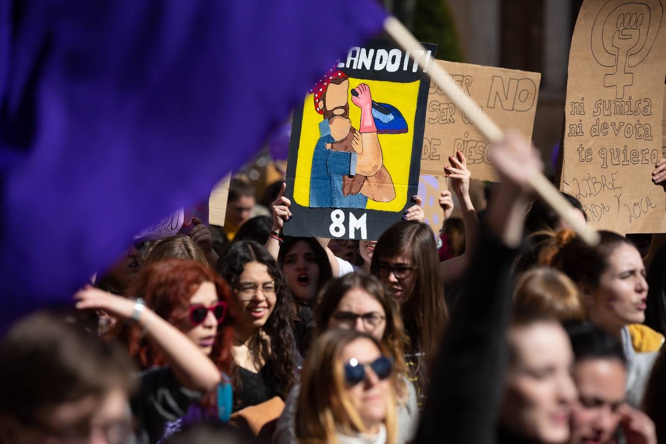 Fotos: La manifestación feminista estudiantil en Logroño, de camino a La Concha