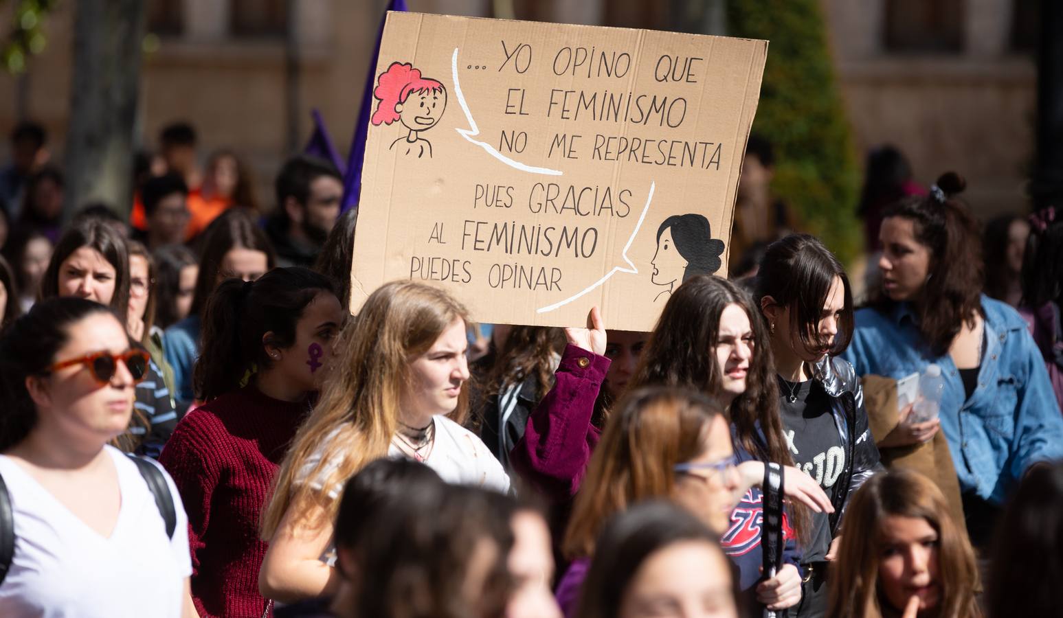 Fotos: La manifestación feminista estudiantil en Logroño, de camino a La Concha