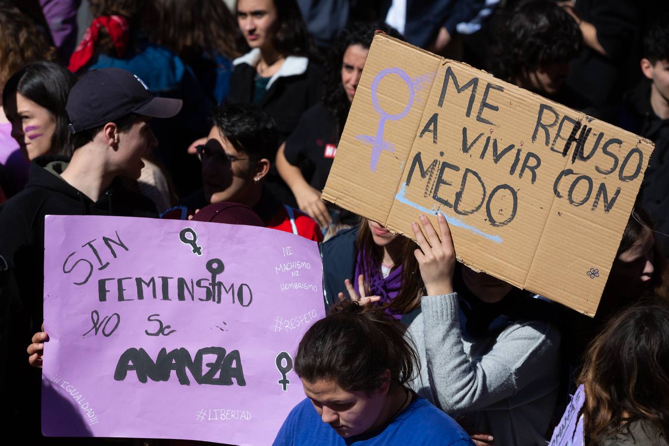 Fotos: La manifestación feminista estudiantil en Logroño, de camino a La Concha