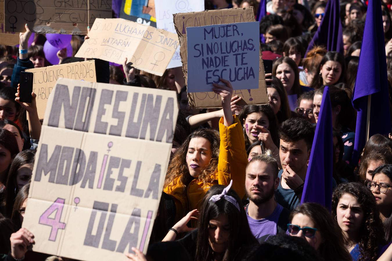 Fotos: La manifestación feminista estudiantil en Logroño, de camino a La Concha